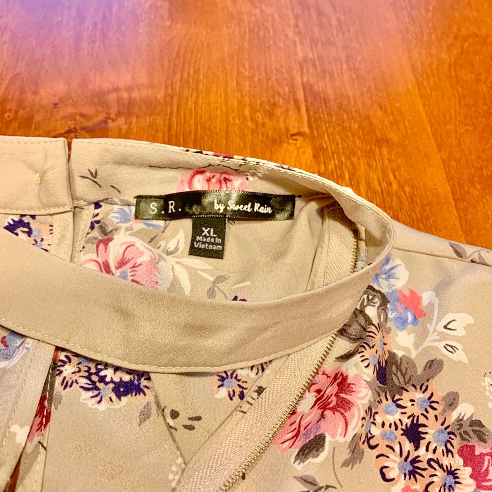 S.R by Sweet Rain Tan Floral 3/4 Sleeve Top - Picture 5 of 6